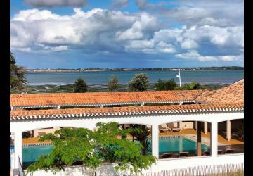 Vue piscine jardin